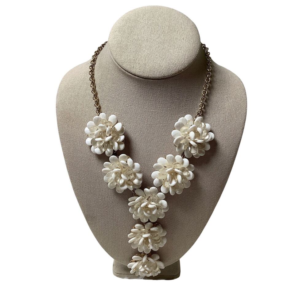 NY & Co Gold Tone White Crystal Floral Cluster Statement Necklace Vintage F14-16